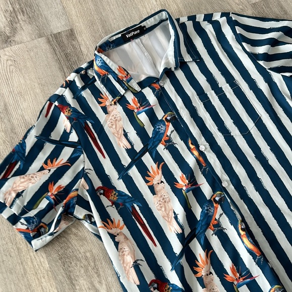 NWOT Men's Casual Button Down Shirt - Blue Parrot Print - Picture 4 of 11
